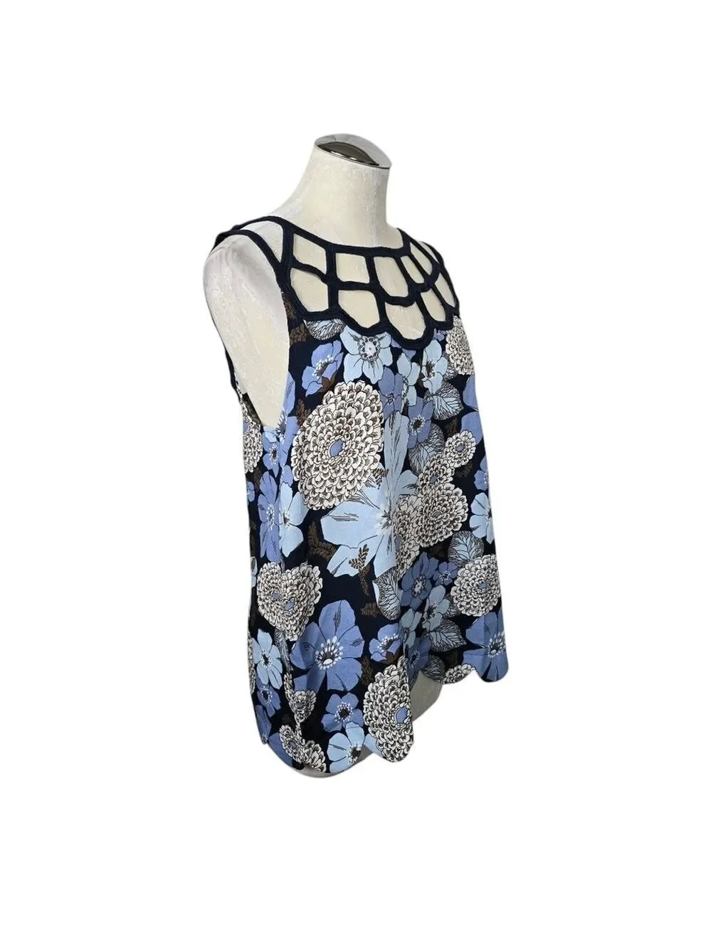NWT Entro Lattice Floral Blue White Scalloped Top M